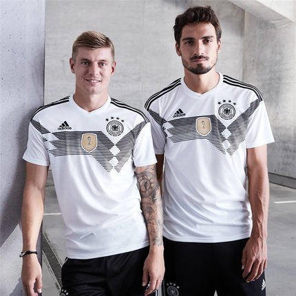 Niemiecki premier otrzymuje niemiecką drużynę